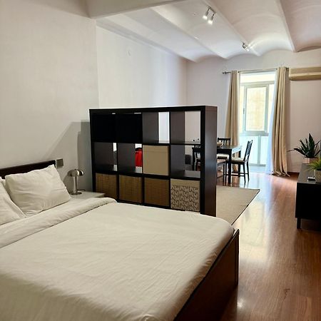 Newly Renovated Stylish Eixample - Great Location Barcelona Buitenkant foto