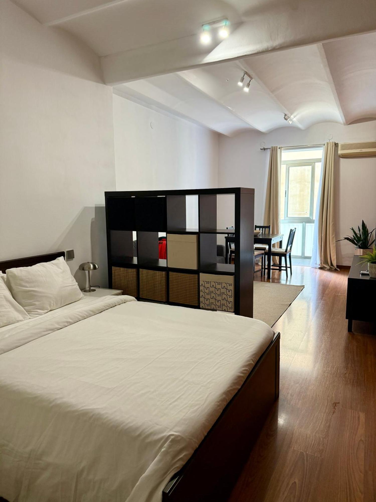 Newly Renovated Stylish Eixample - Great Location Barcelona Buitenkant foto