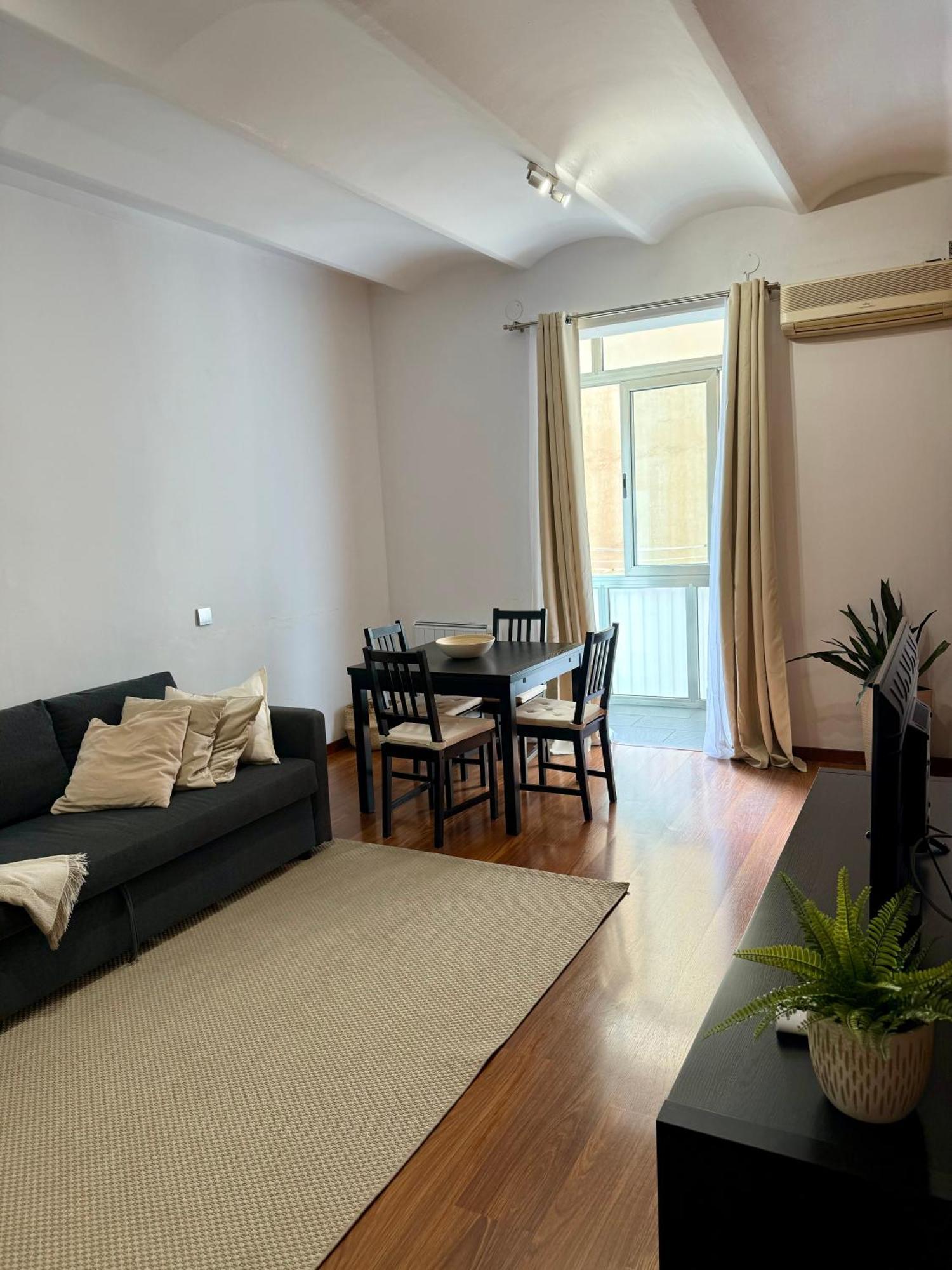 Newly Renovated Stylish Eixample - Great Location Barcelona Buitenkant foto