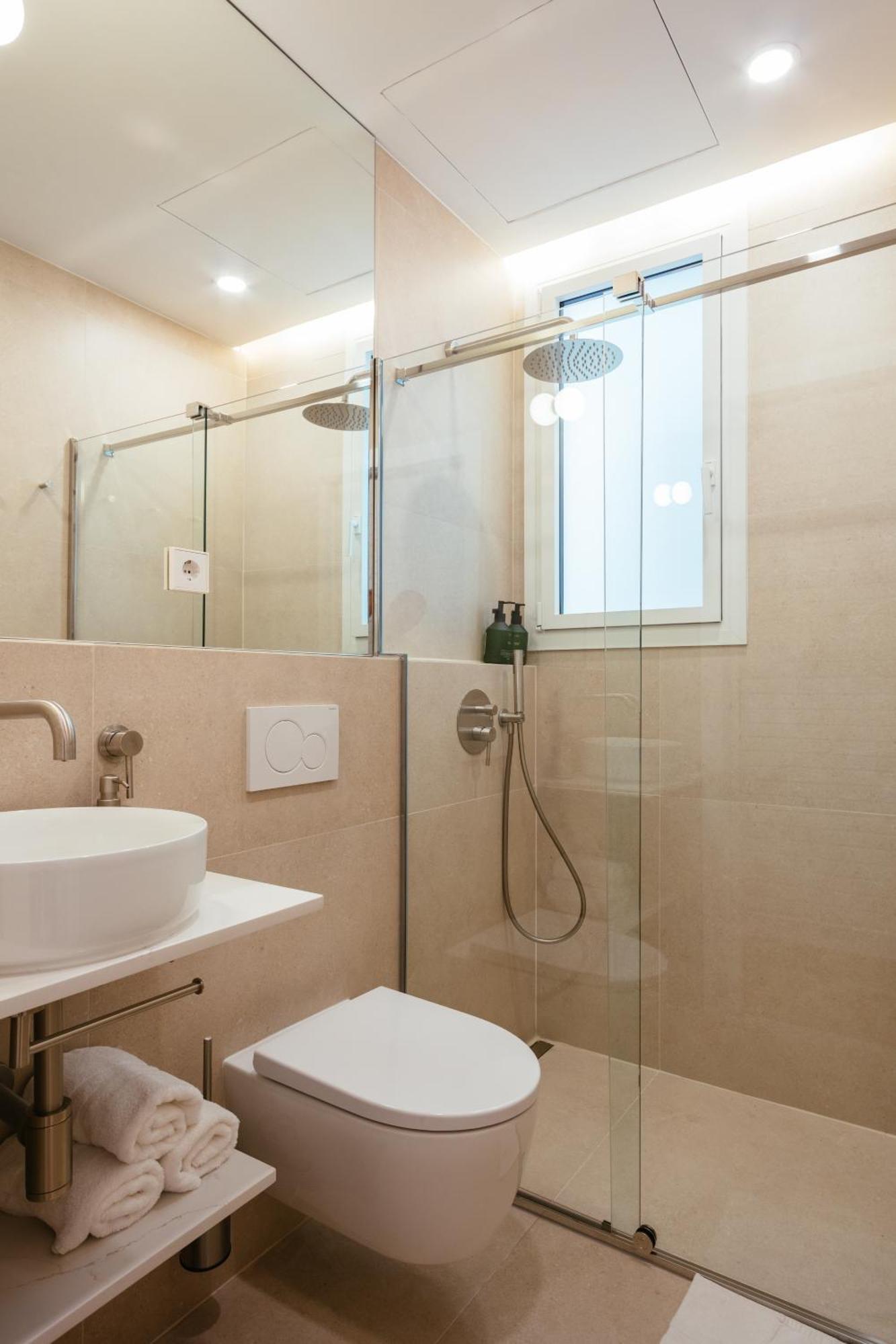 Newly Renovated Stylish Eixample - Great Location Barcelona Buitenkant foto