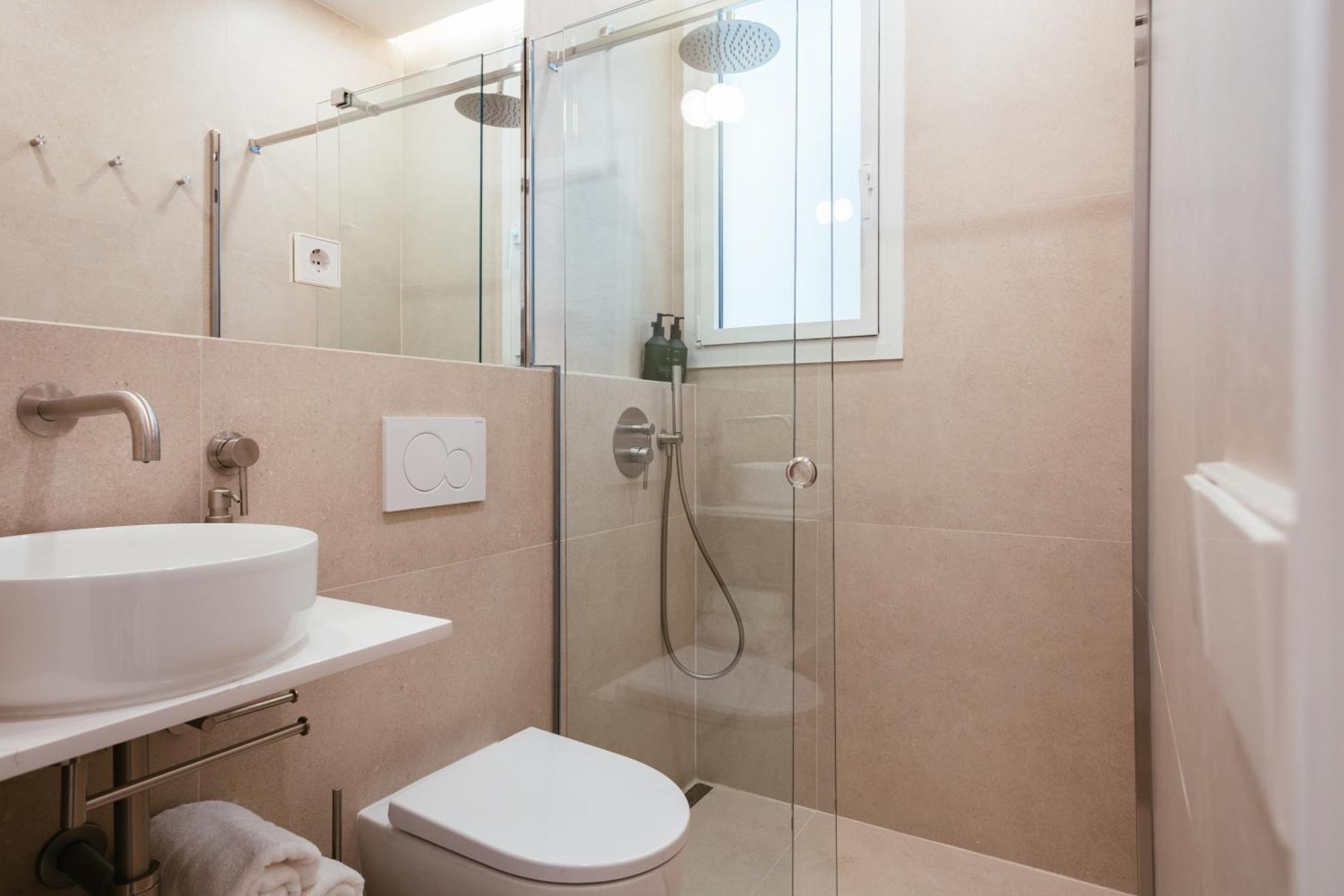 Newly Renovated Stylish Eixample - Great Location Barcelona Buitenkant foto
