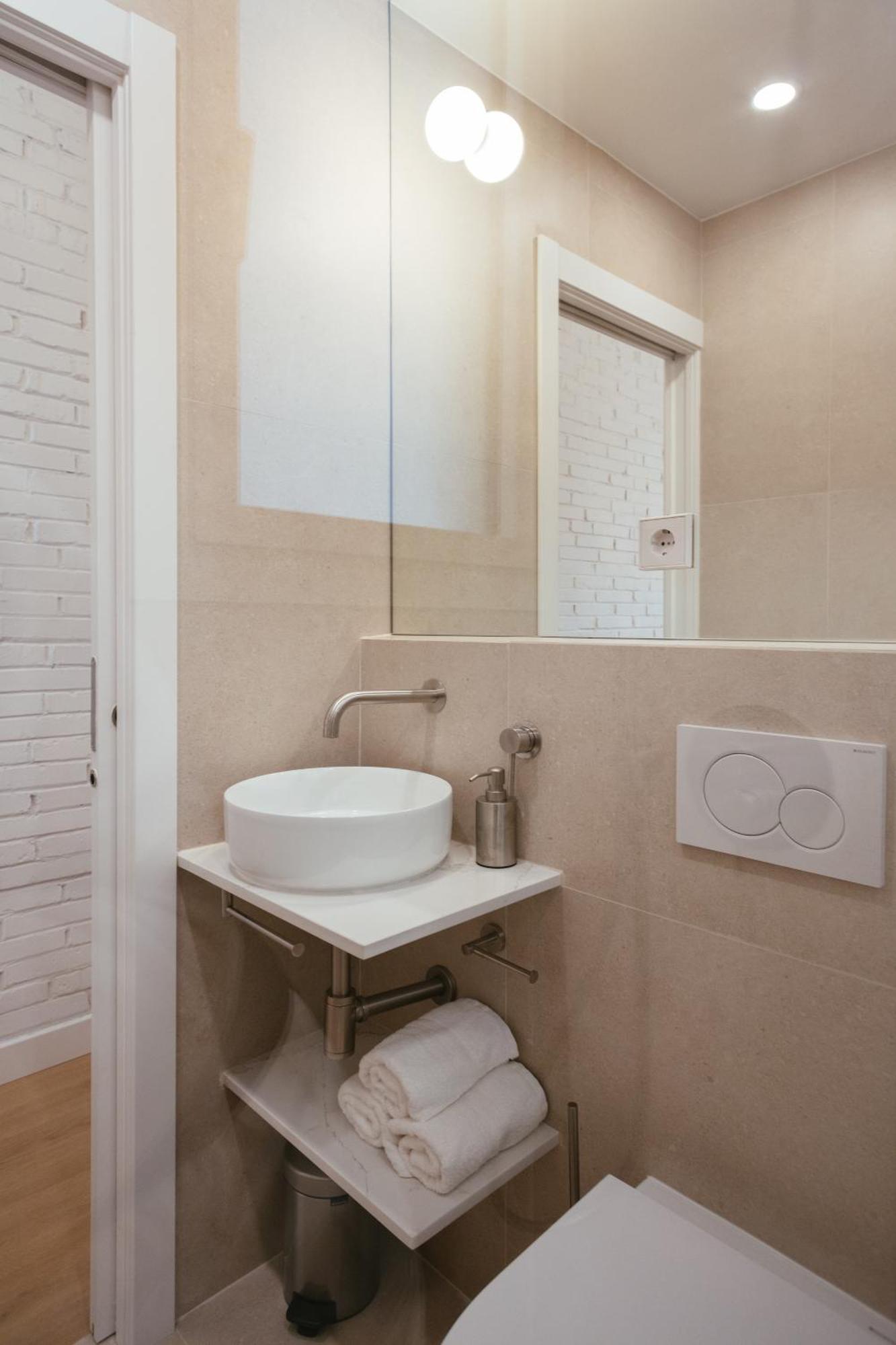 Newly Renovated Stylish Eixample - Great Location Barcelona Buitenkant foto